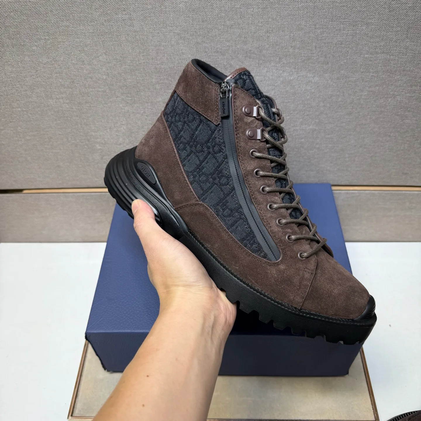 ⬛️Men's shoes 💰p580 [Dior~] Men's casual high-top shoes 2025z cabinet sales simultaneously 🔶Size: 39-44 #️⃣ 🔷2 colors🔜The upper is made of multi-material splicing➕Genuine leather lining, comfortable and breathable, sole: original comfortable and wear-resistant outsole, ⚠️Real shot📱Photographed🎬The real thing is better📢📢📢
